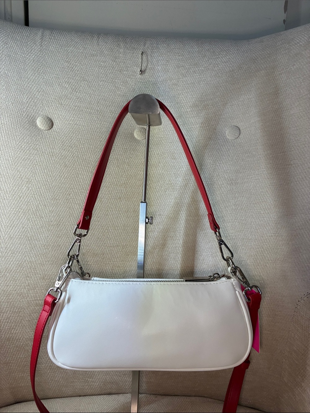 Betsey Johnson White Crossbody Red Baseball Stitching and XOX and Hotdog Charm - Picture 8 of 12